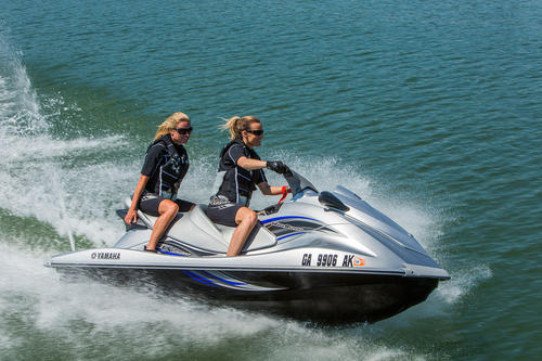 2013 Yamaha WaveRunner VX Cruiser Action 02