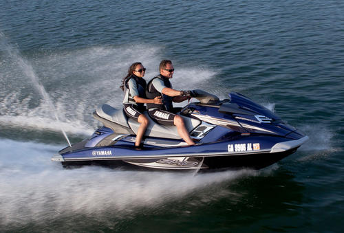 2013 Yamaha FX Cruiser SHO Action 04