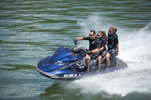 2014 Yamaha FX Cruiser SVHO Action 01