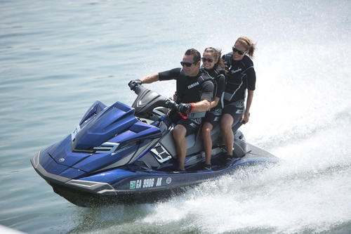 2014 Yamaha FX Cruiser SVHO Action 02