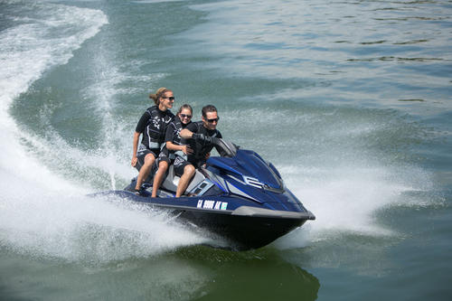 2014 Yamaha FX Cruiser SVHO Action 04