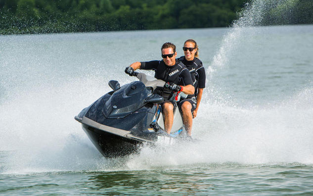 2014 Yamaha VX Cruiser Action 03