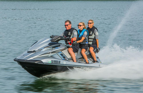 2015 Yamaha FX Cruiser SHO Action 1